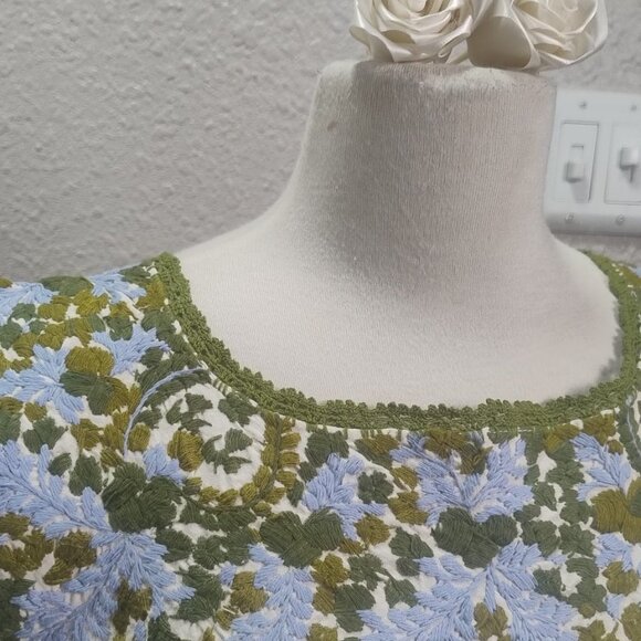 Mexican Embroidery blouse - Picture 2 of 3